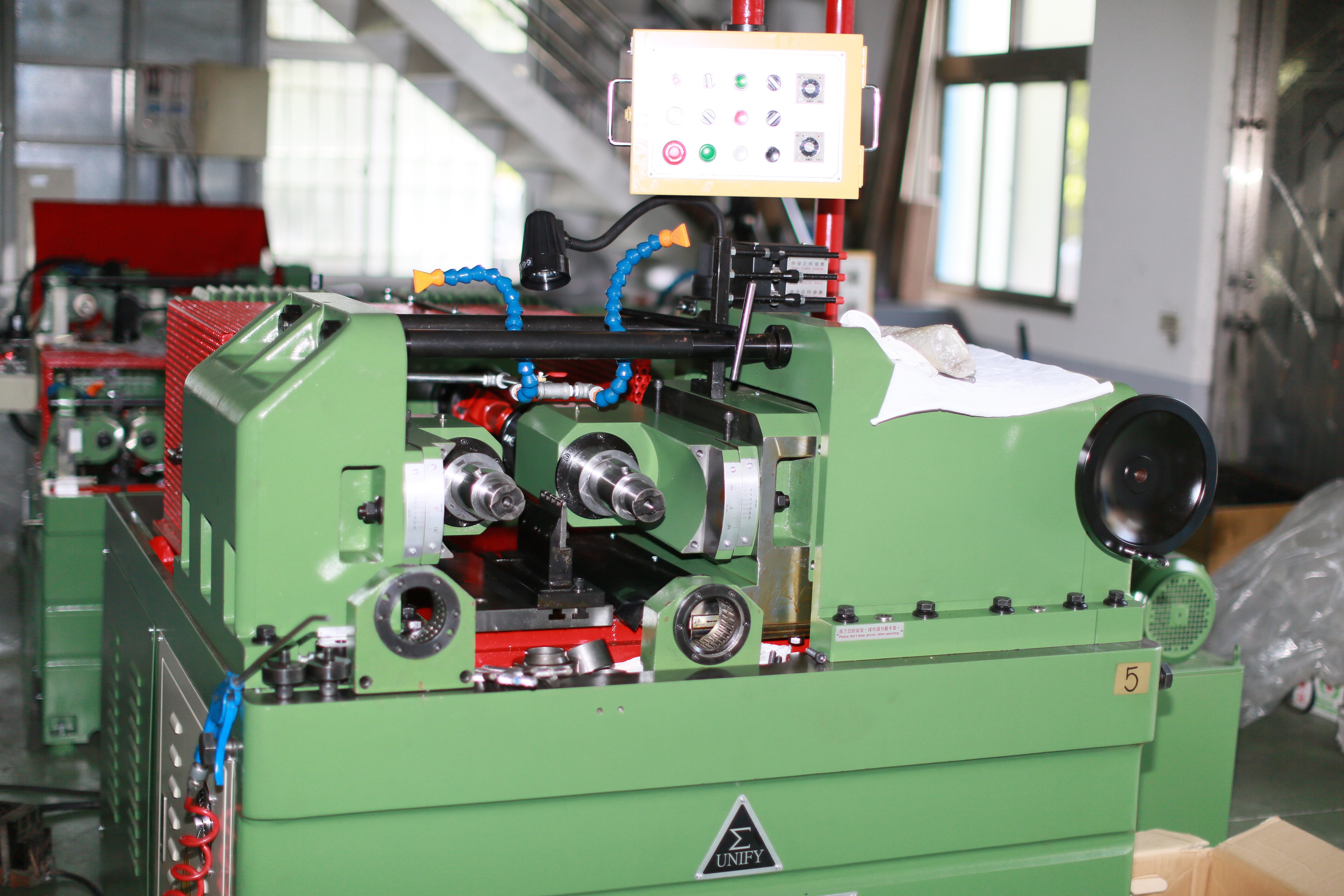 Roller shop threading machine